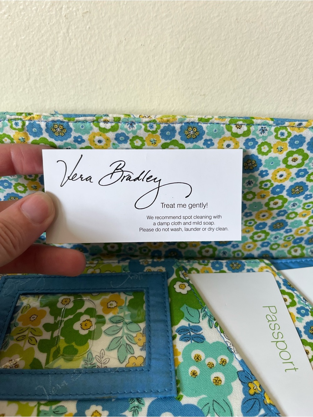 Vera Bradley NWT Quilted Travel Wallet English Meadow - Picture 13 of 15